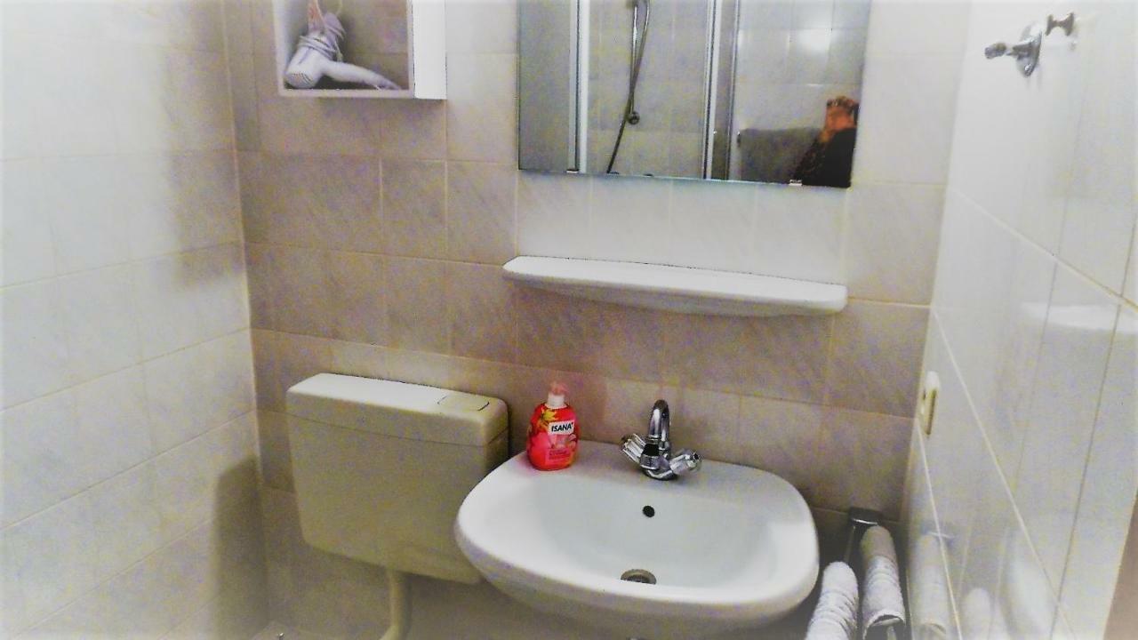 Rooming24, Kleine Pension Lübeck Eksteriør bilde